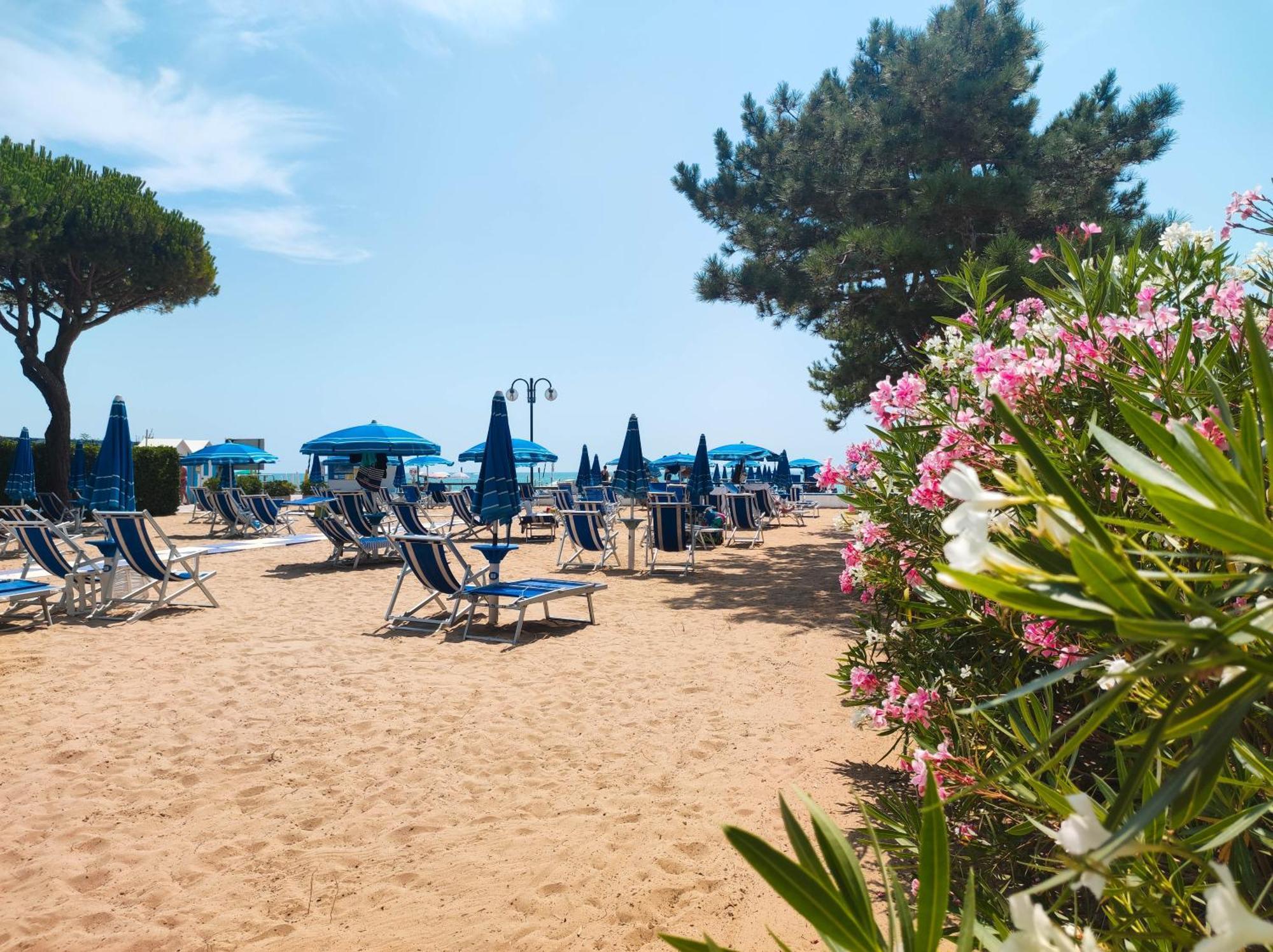 Apartamento Brioni Fronte Mare Lido di Jesolo Exterior foto